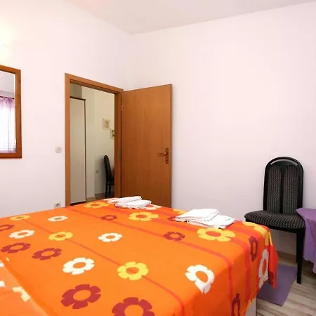 Apartment 2675b